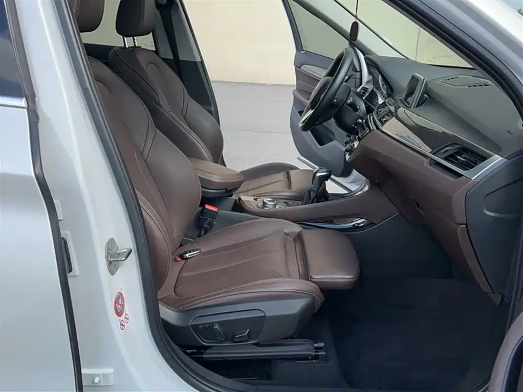 BMW X1 2016 sDrive20Li Luxury Model фото 15