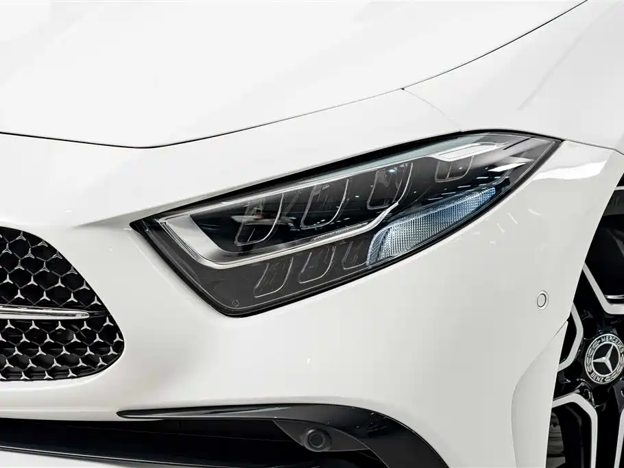 MERCEDES-BENZ CLS