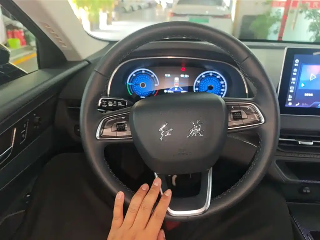 Hongqi E-QM5 2021 Ride-hailing Charging T3 Edition 5-seater фото 11
