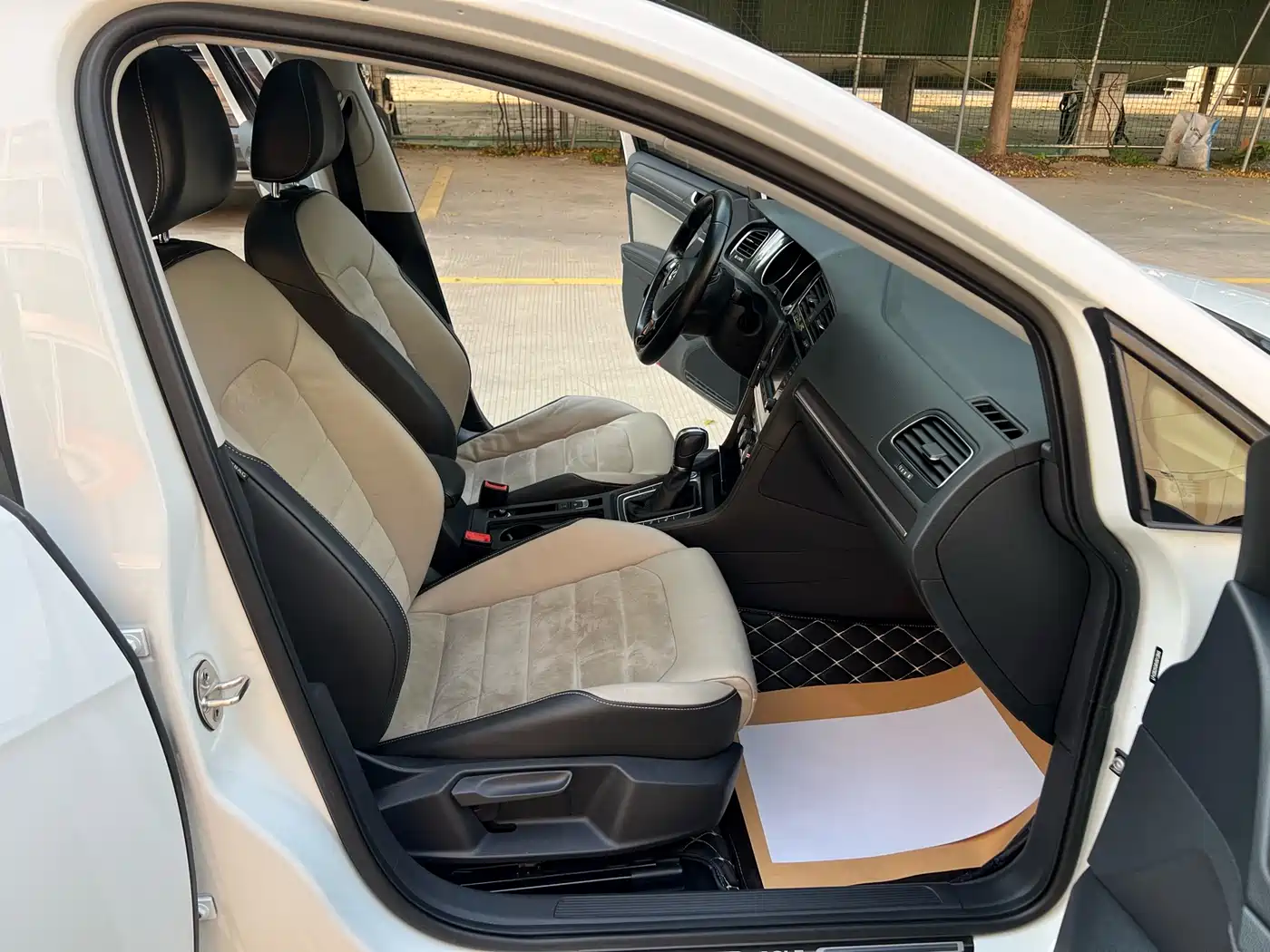 Volkswagen Golf 2017 230TSI Auto Luxury Millionth Anniversary Edition фото 8