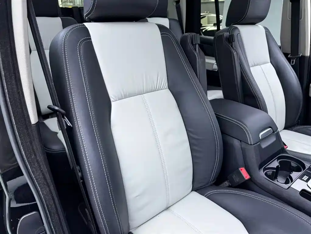 Land Rover Discovery 2014 3.0 SC V6 XXV Edition фото 17