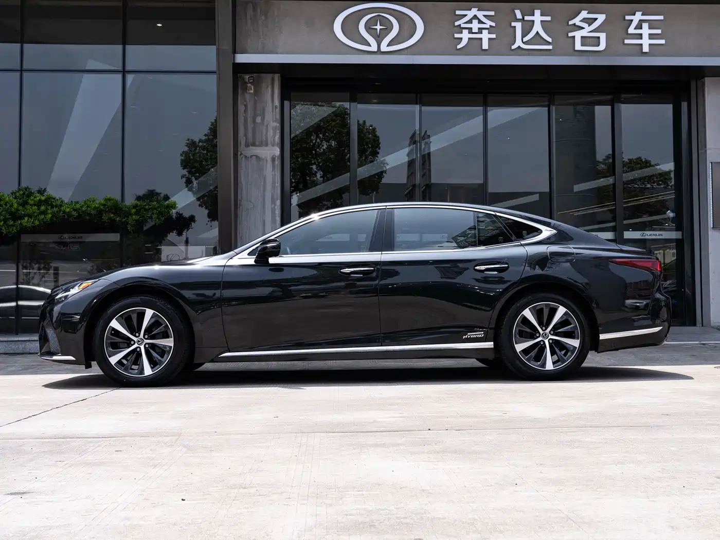 Lexus LS 2021 500h Excellence Edition фото 4
