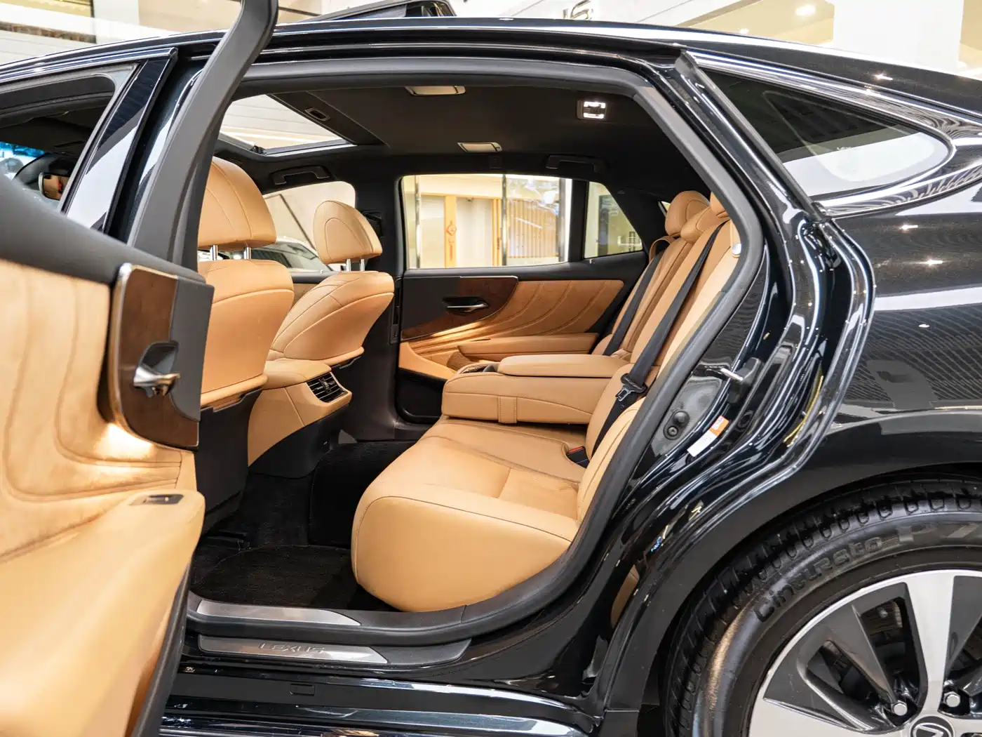 Lexus LS 2021 500h Excellence Edition фото 10