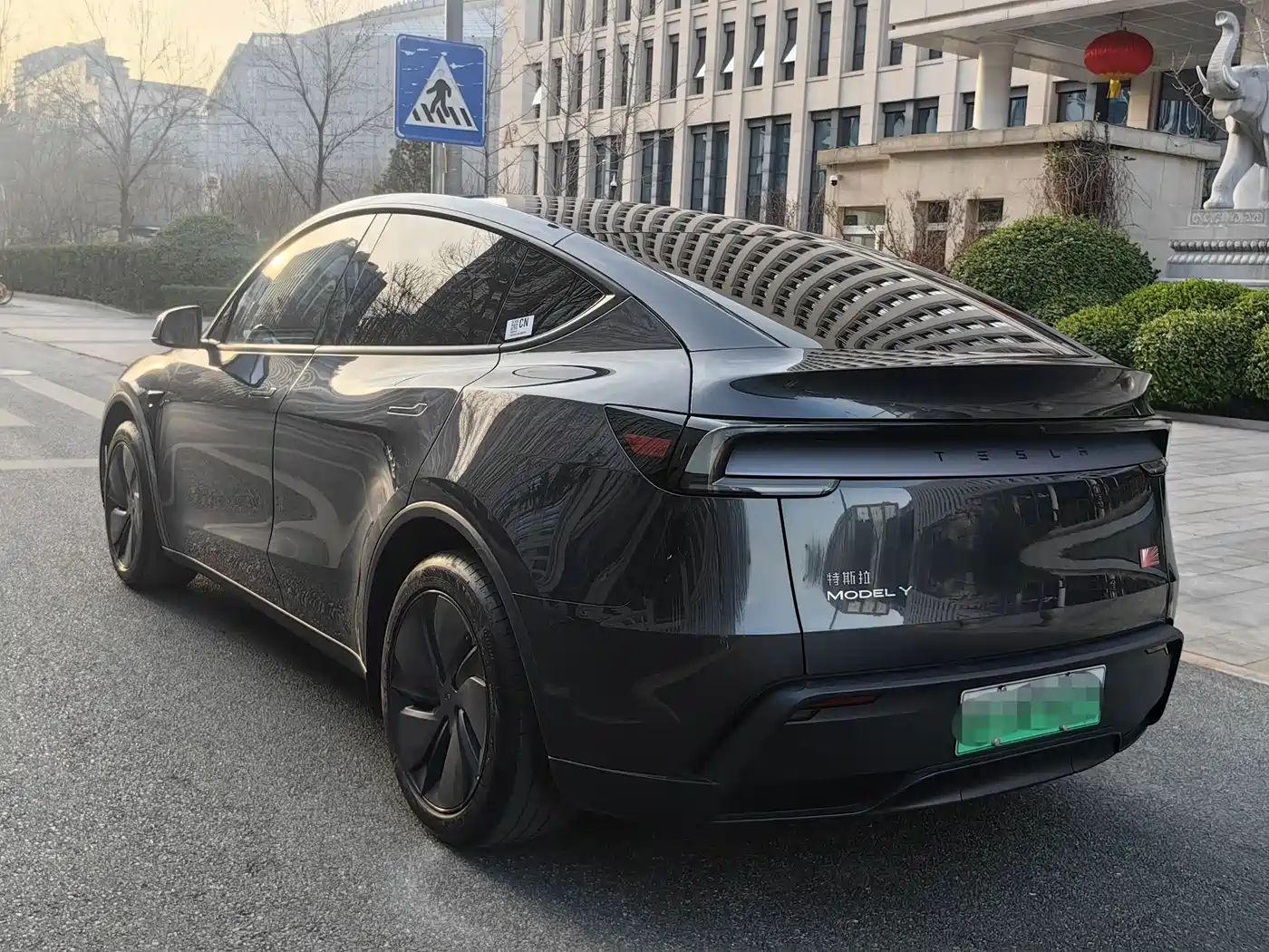 TESLA MODEL Y