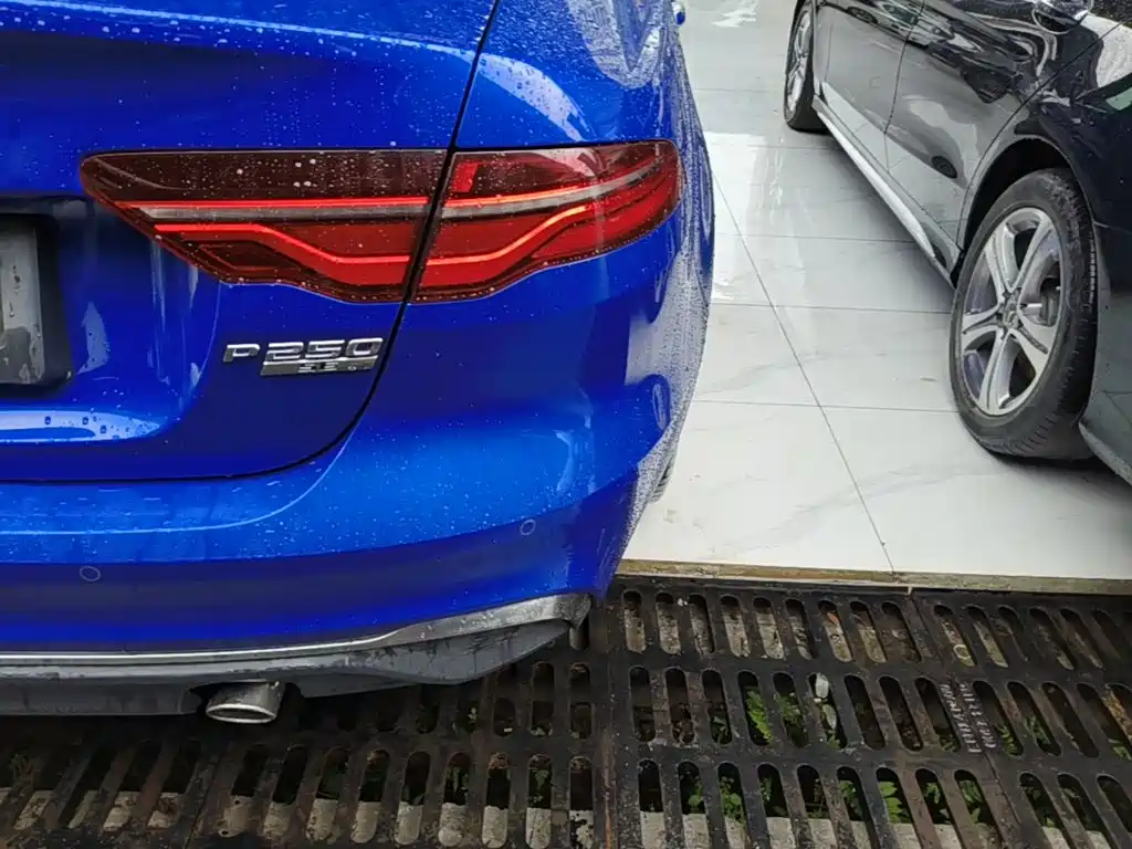 Фото 8 - Jaguar XEL