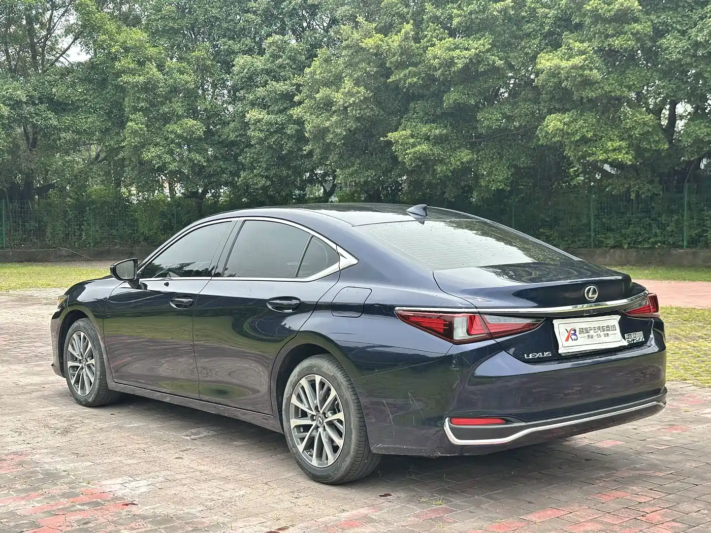 Фото 8 - Lexus ES