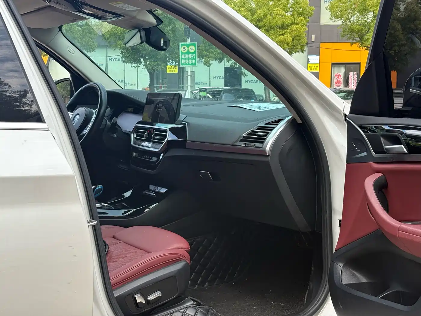 BMW iX3 2022 Leading Edition фото 6