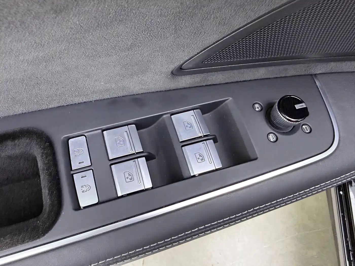 Audi A8 2023 A8L 50 TFSI quattro Exclusive фото 19