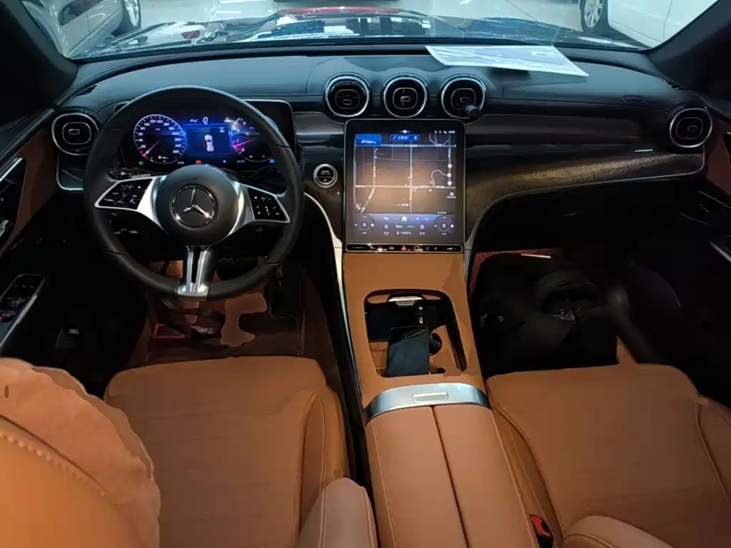 Photo 10 - Mercedes-Benz GLC