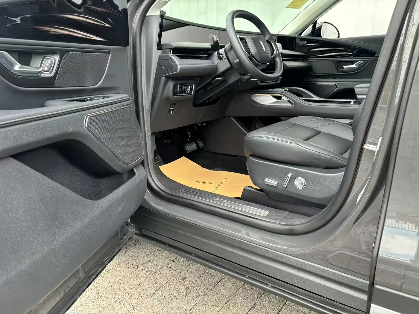 Lincoln Nautilus 2026 2025 2.0T FWD Launch Edition