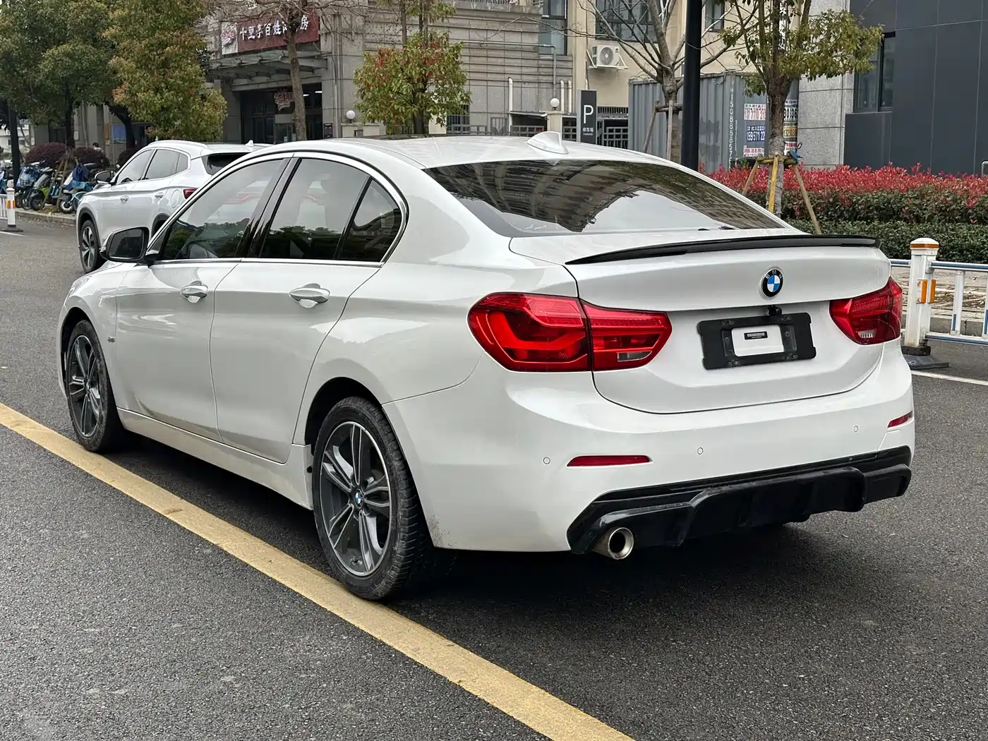 BMW 1 Series 2018 118i Sport Edition фото 7