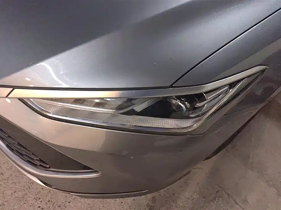 BYD Qin PLUS 2024 Glory Edition DM-i 55KM Leading фото 5