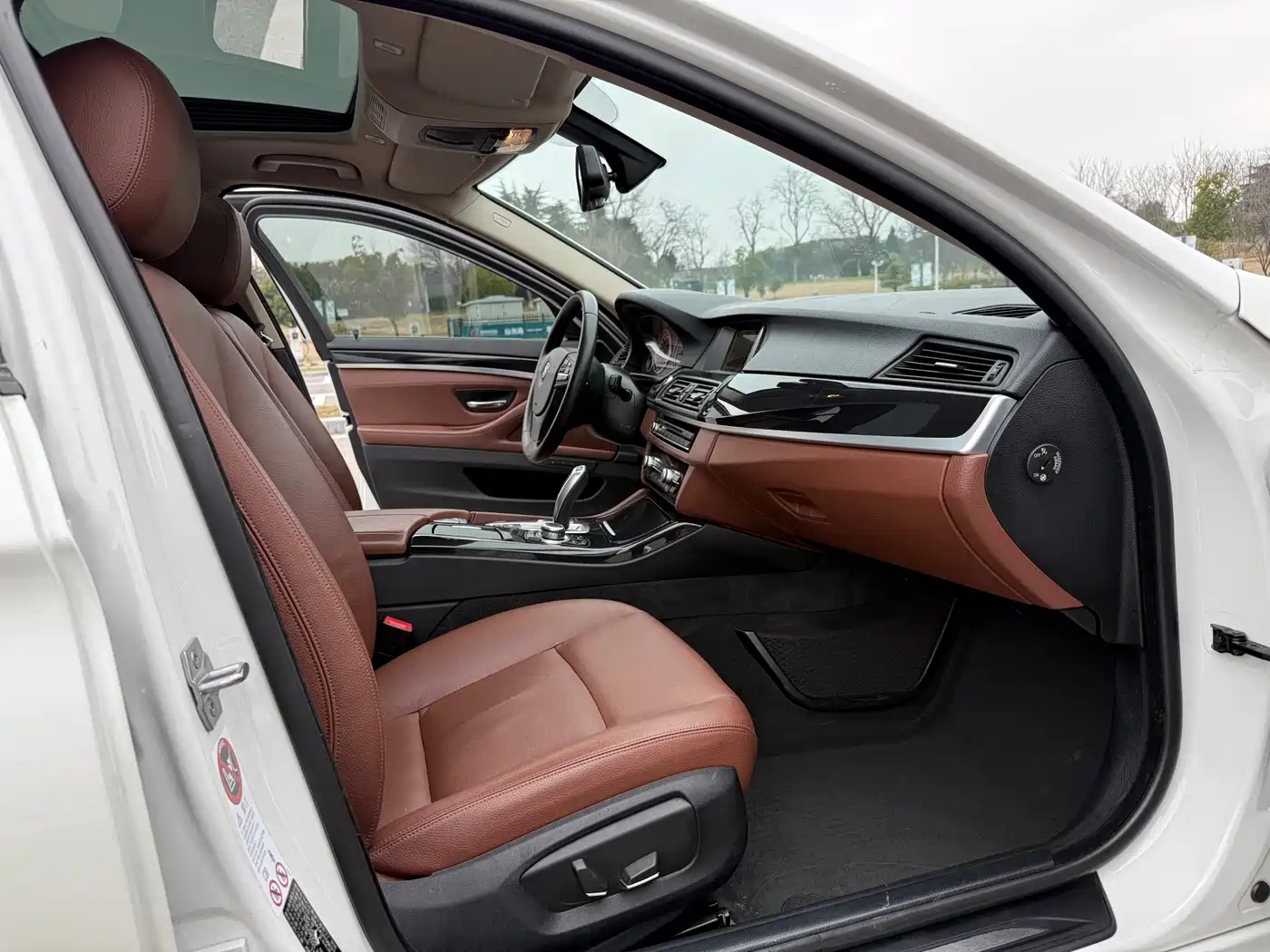 BMW 5 Series (Import) 2014 520i Classic фото 12