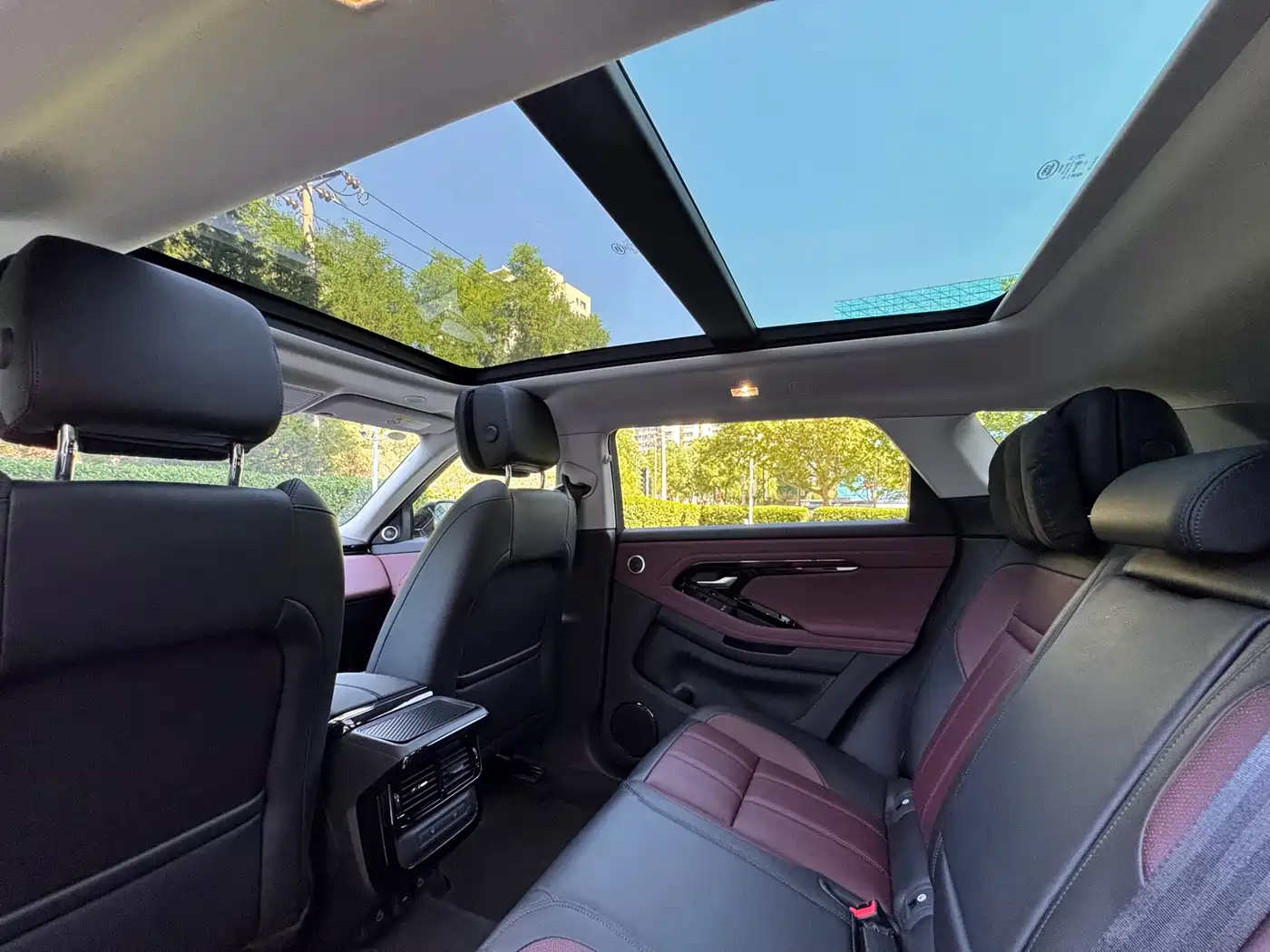 Land Rover Range Rover Evoque 2024 Range Rover Evoque L 249PS Light Master Edition фото 18