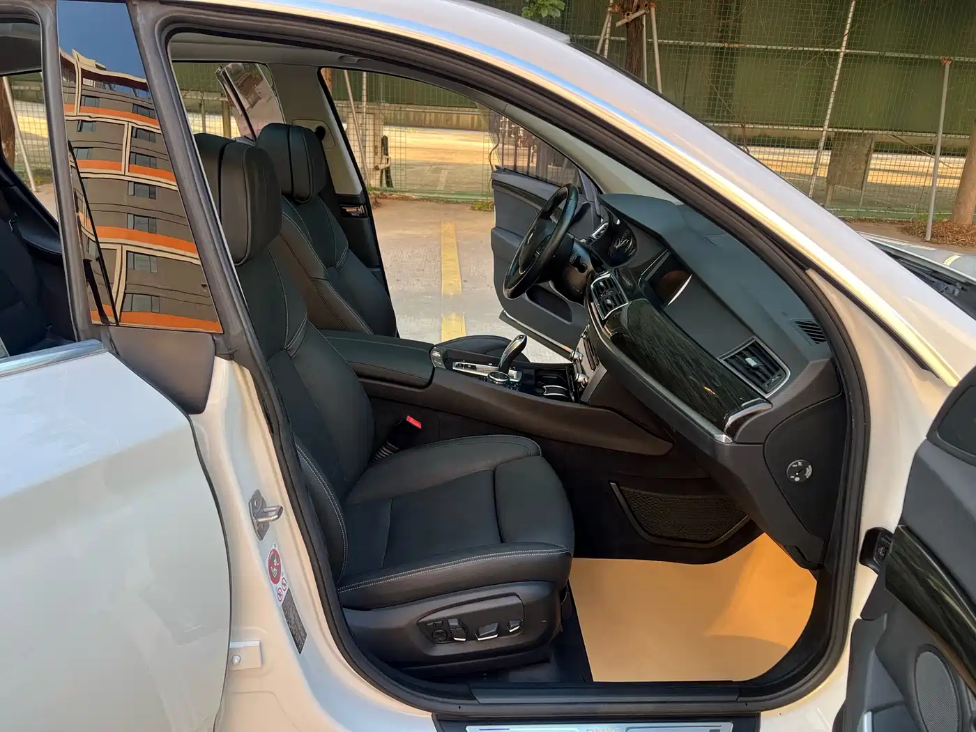 BMW 5 Series GT 2015 528i Luxury фото 7