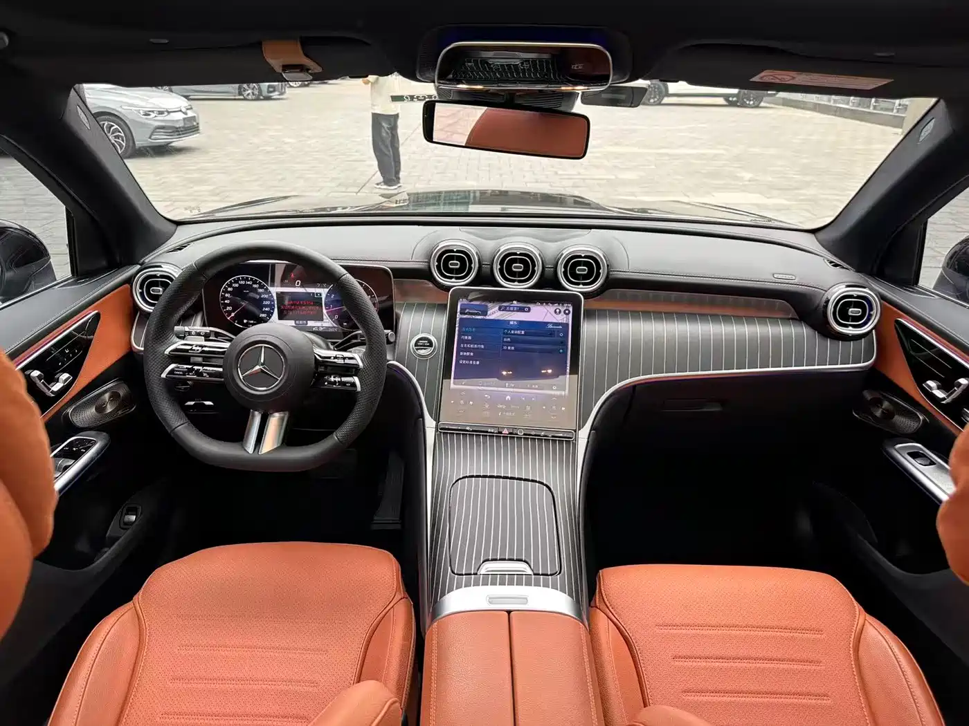 Mercedes-Benz GLC 2023 GLC 300 L 4MATIC Sport 5-Seater фото 8