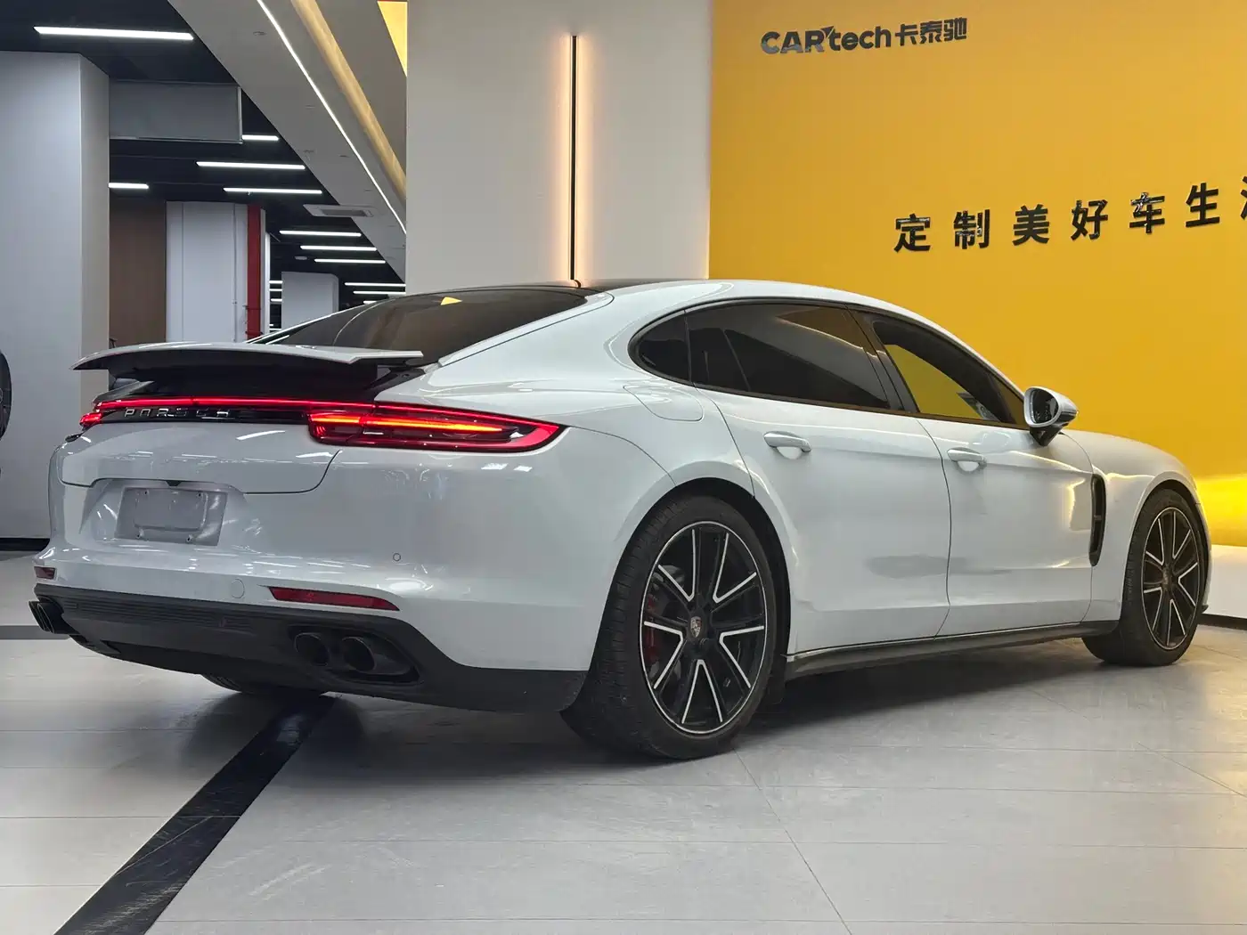 Porsche Panamera 2017 Panamera Executive Long Wheelbase 3.0T фото 5