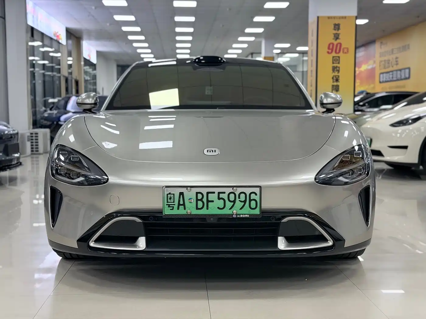 Photo 2 - Xiaomi SU7