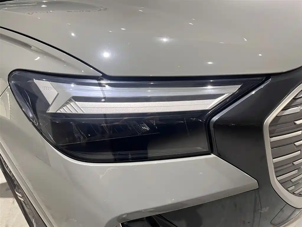 AUDI Q4 E TRON