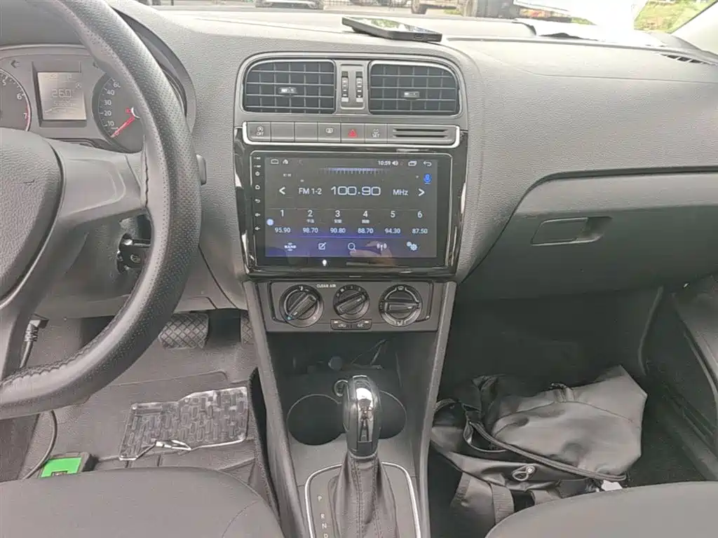 Volkswagen Polo 2018 1.5L Auto Safe Drive фото 13