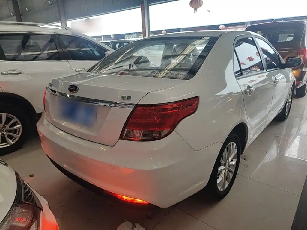 Фото 7 - Geely Vision