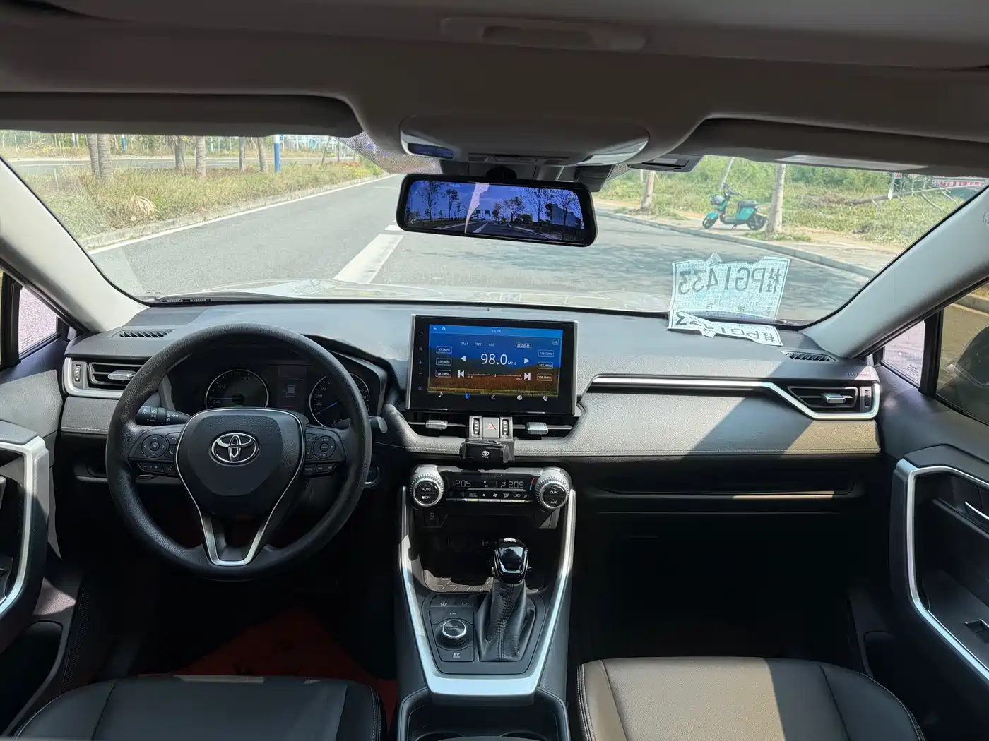 Toyota Wildlander 2020 Hybrid 2.5L E-CVT AWD Luxury Edition фото 8