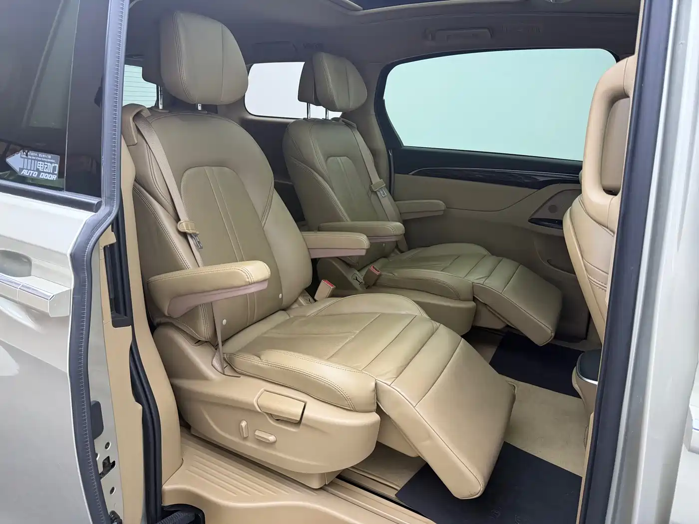 Buick GL8 2017 ES 28T Luxury China V фото 8