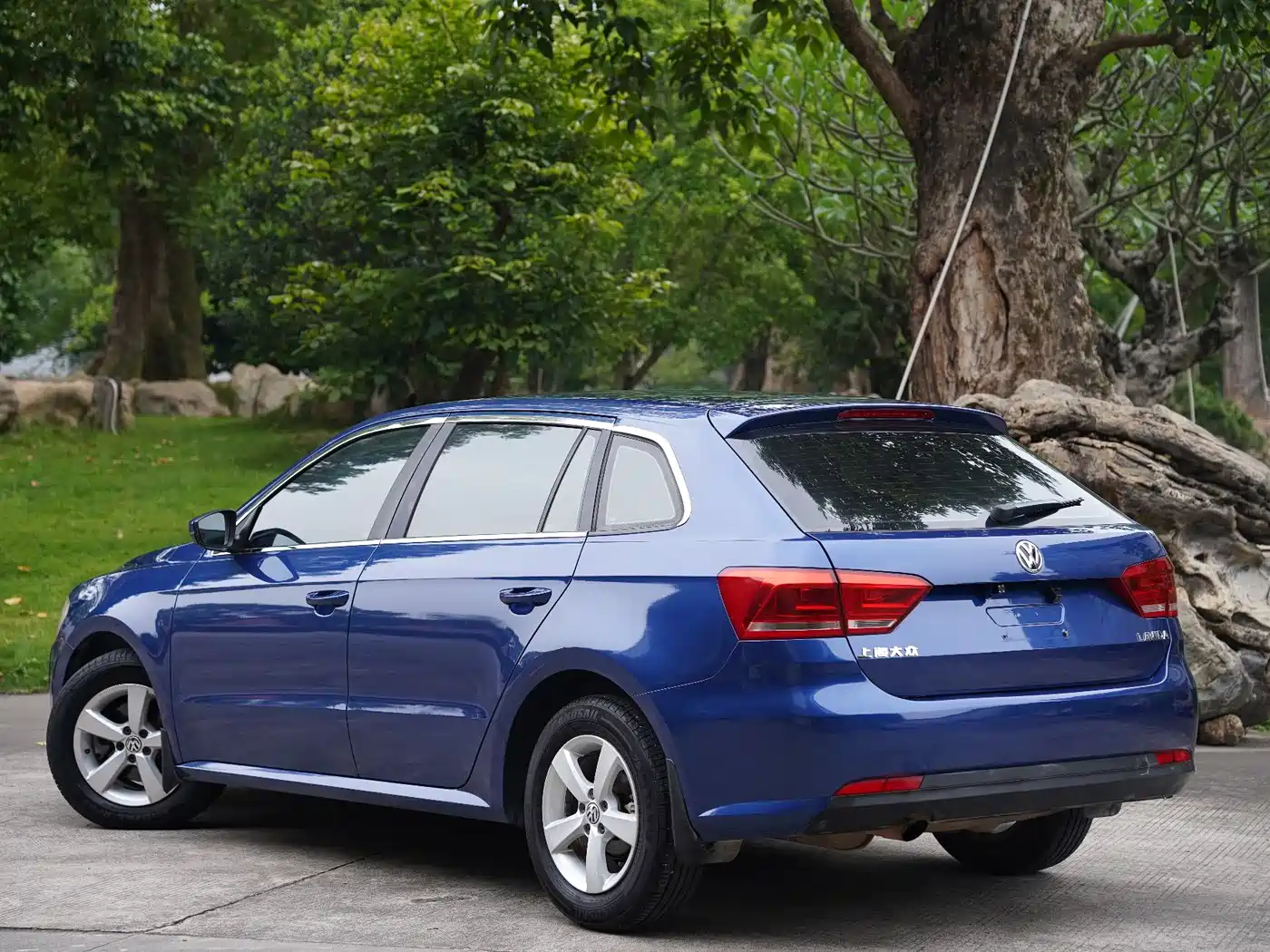 Volkswagen Lavida Tour 2013 1.6L Automatic Trend Style фото 5