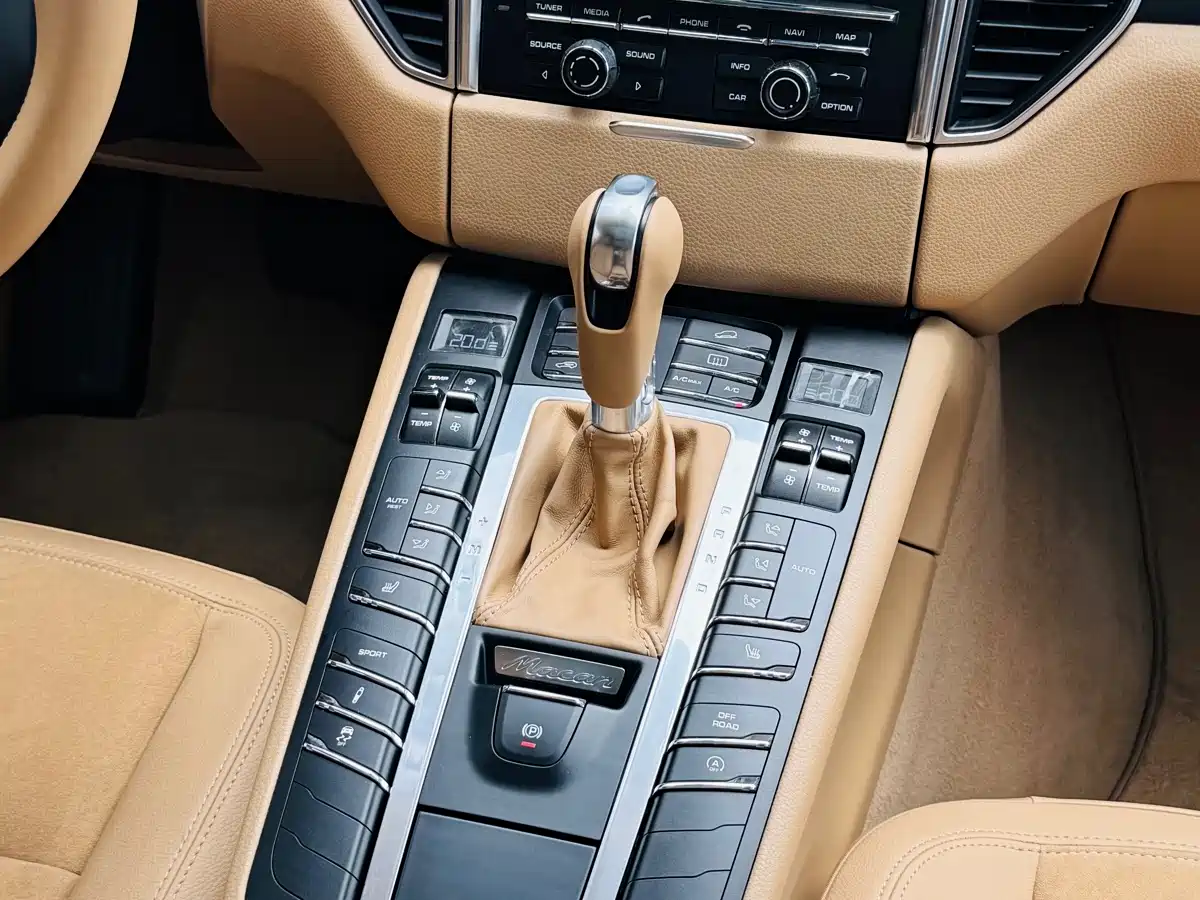 Porsche Macan 2016 Macan 2.0T фото 13