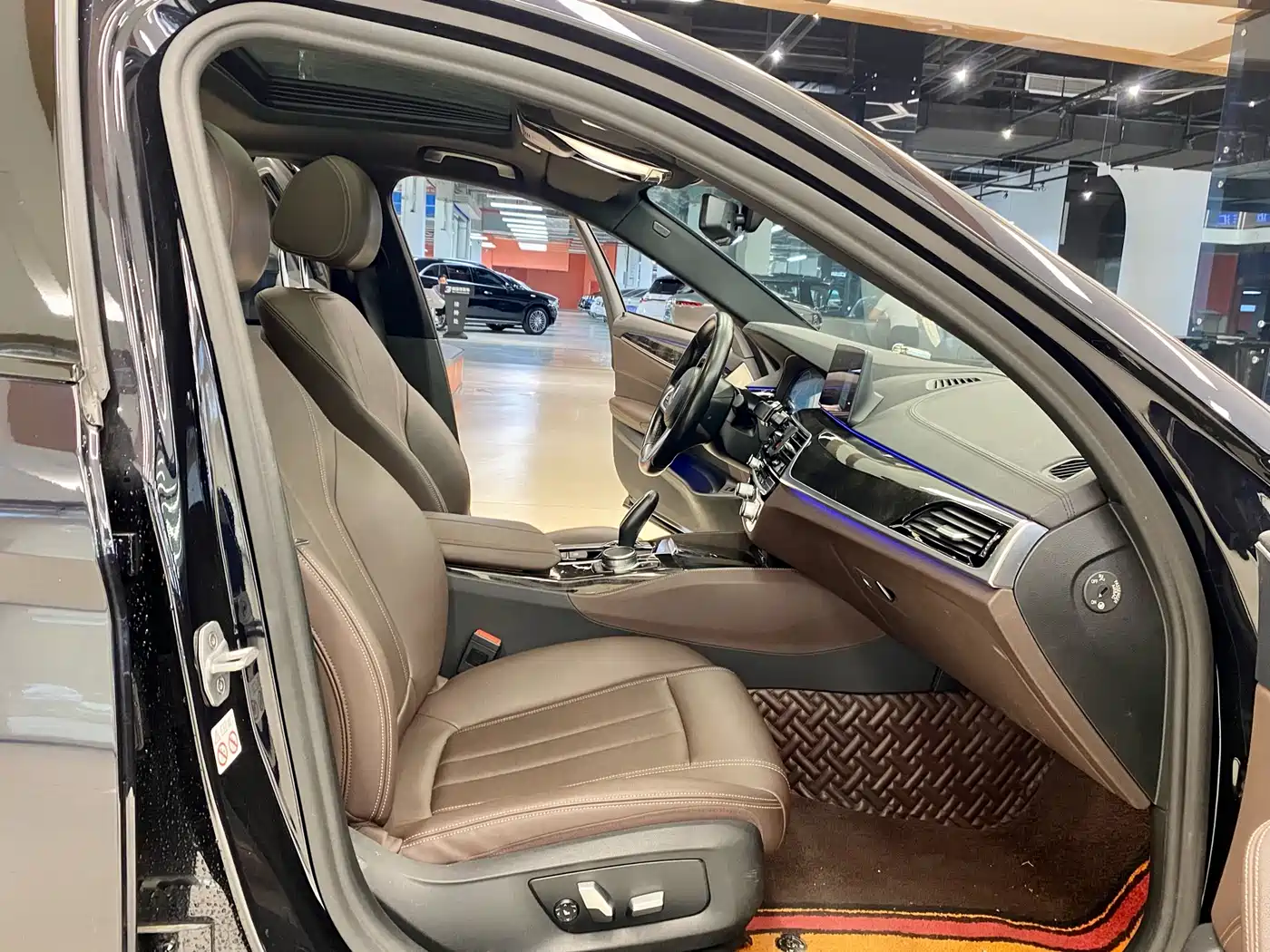 BMW 5 Series 2019 525Li M Sport Package фото 14