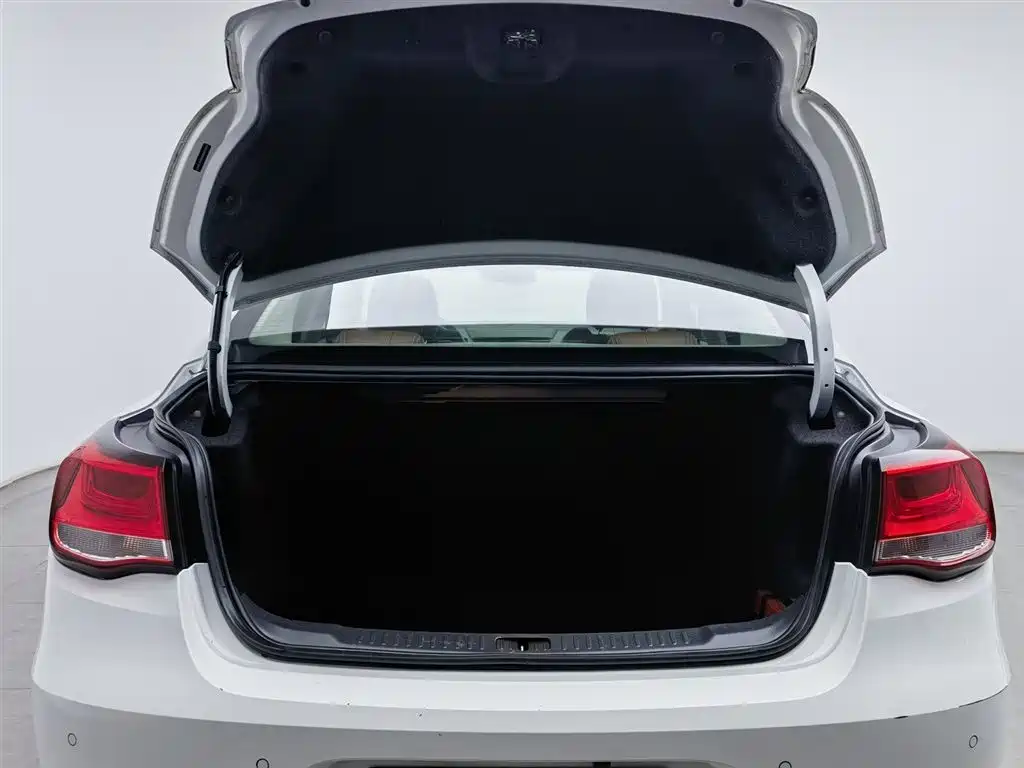 Chevrolet Malibu 2017 1.5T Automatic Comfort Edition фото 16