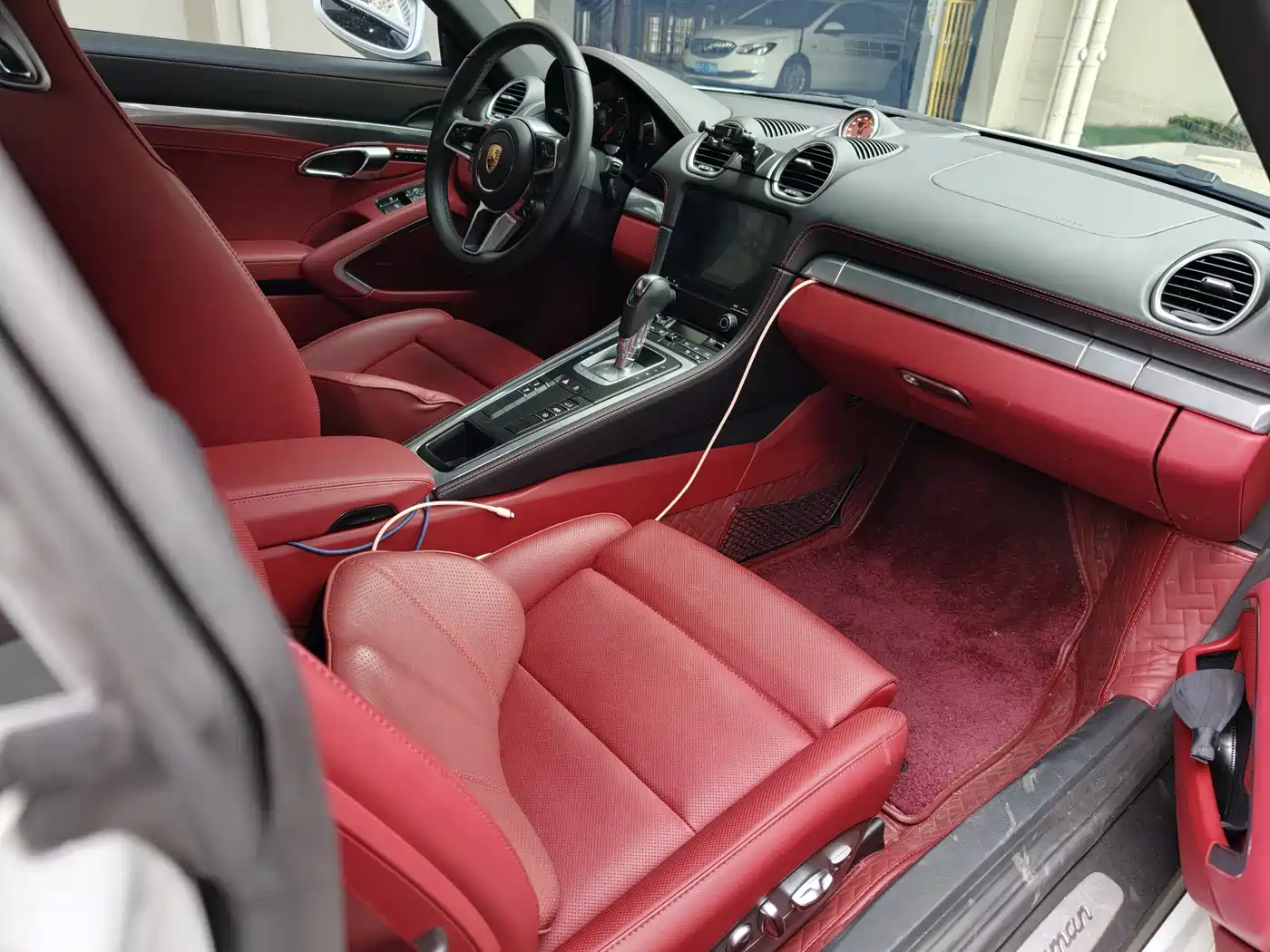 PORSCHE 718