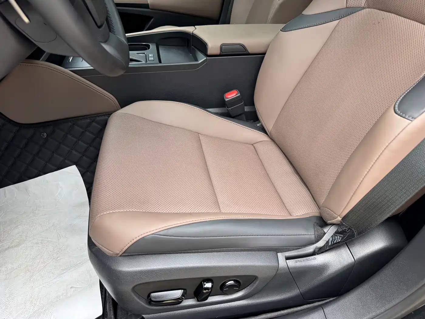 Lexus ES 2026 2025 300h Ultimate Edition