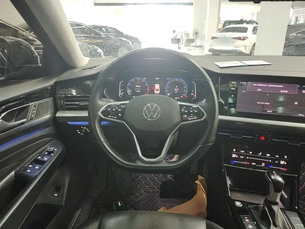 Volkswagen Passat 2022 330TSI Luxury Edition фото 11