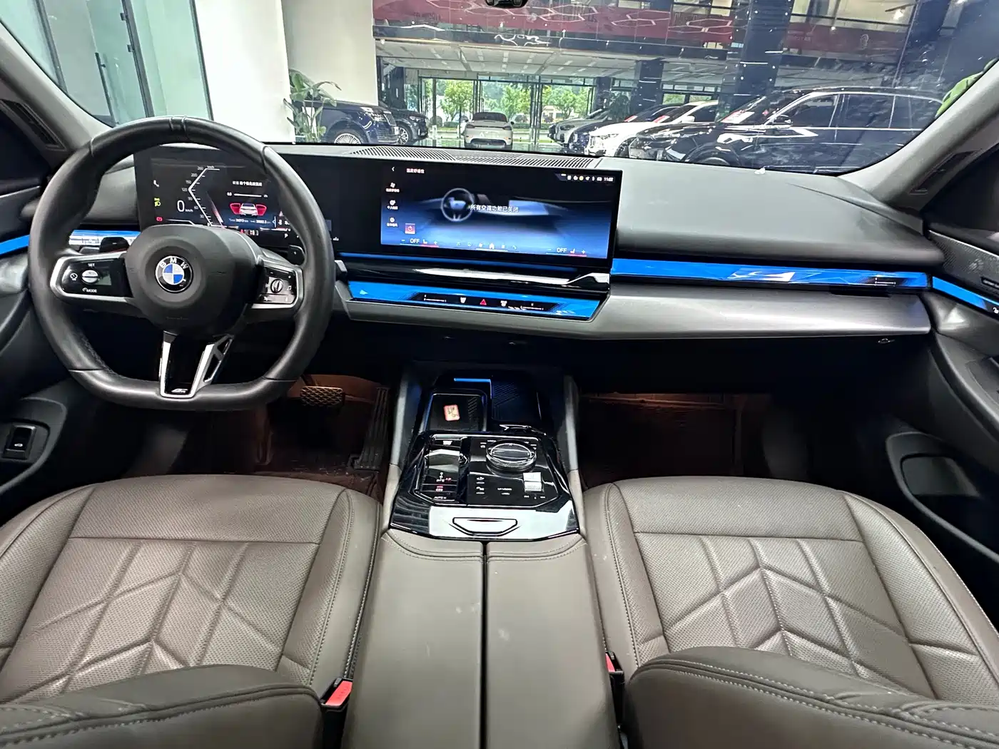 BMW 5 Series 2024 530Li Leading M Sport Package фото 9