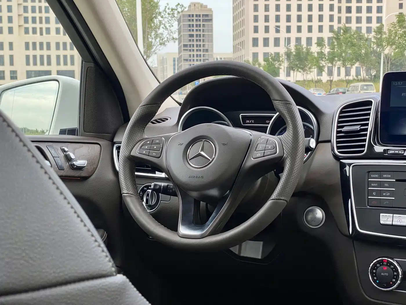 Mercedes-Benz GLE 2016 GLE 320 4MATIC Luxury фото 23
