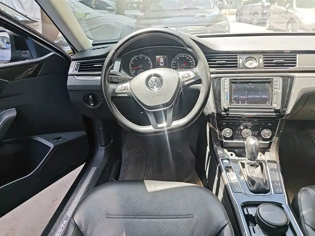 Volkswagen Passat 2016 330TSI DSG Executive Edition фото 7