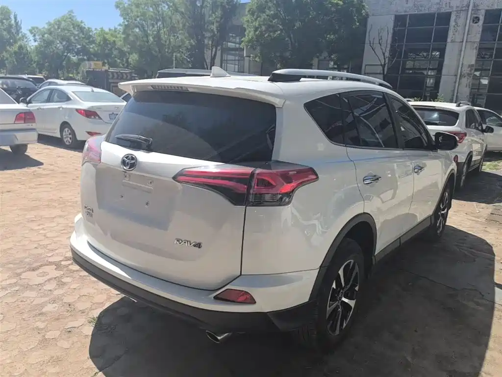 Toyota RAV4 Rongfang 2018 2.0L CVT 2WD Trend X Edition фото 7