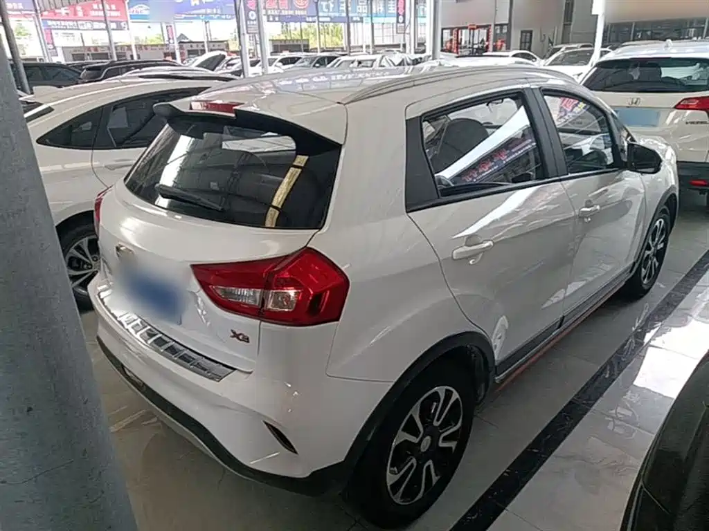 Фото 7 - Geely Vision X3