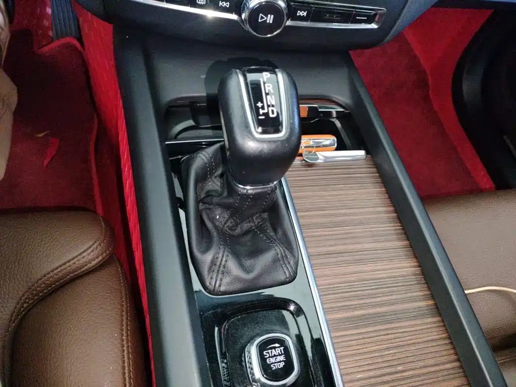 Фото 10 - Volvo XC60