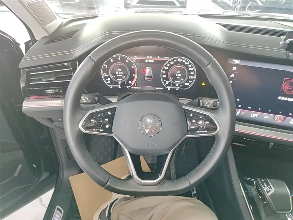 VOLKSWAGEN TOUAREG