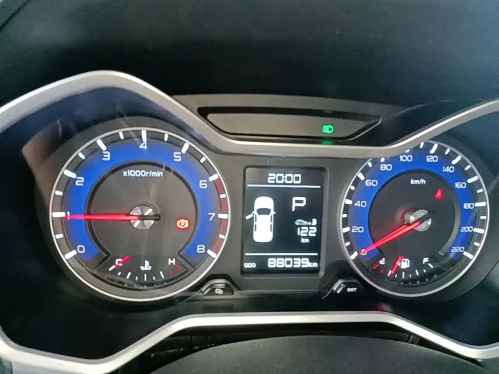 Фото 12 - Geely Vision X3