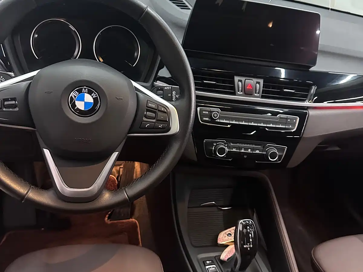 BMW X1 2022 sDrive20Li Fashion фото 6