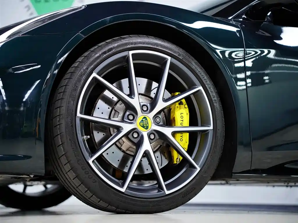 Lotus Cars EMIRA 2021 2.0T DCT First Edition фото 17