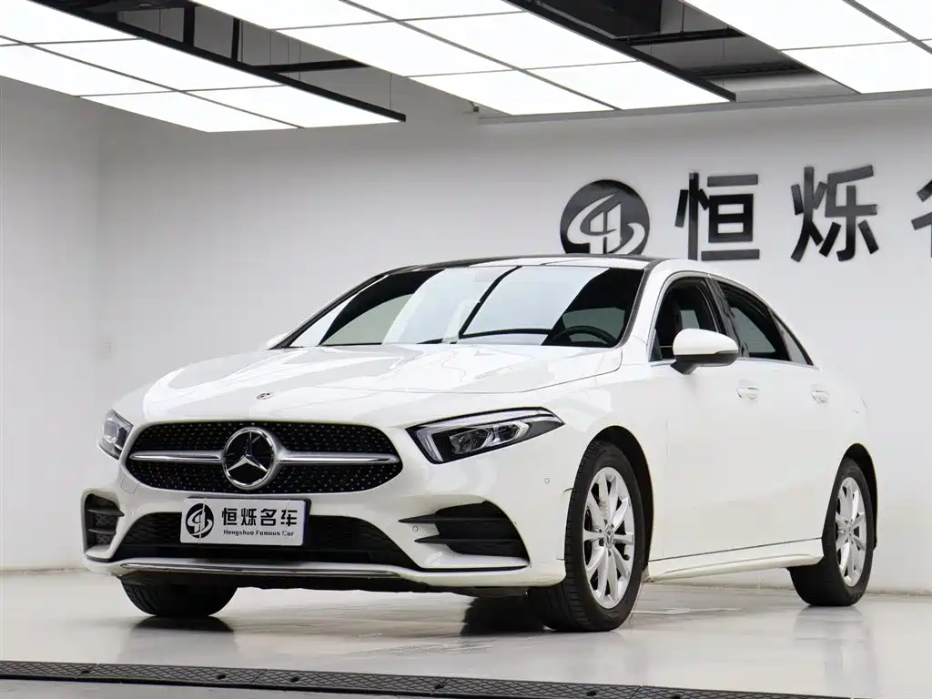 Mercedes-Benz A-Class 2021 A 200 L Sport Sedan Fashion Edition фото 27