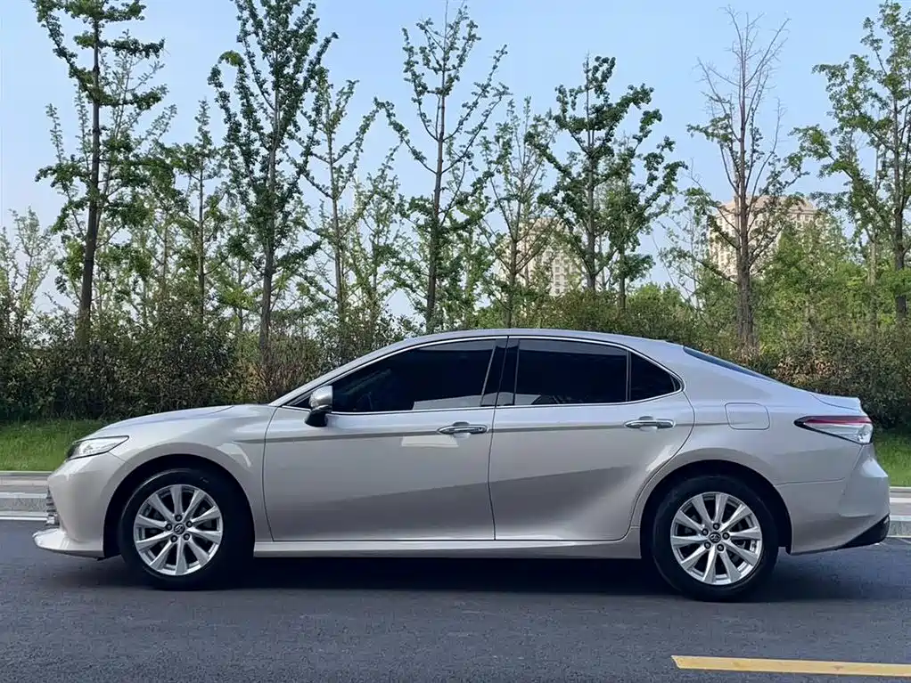 Toyota Camry 2018 2.0G Luxury Edition фото 21