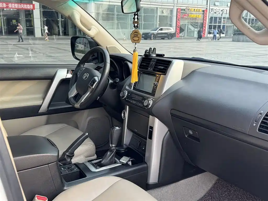 Toyota Prado 2010 4.0L Automatic TX-L фото 8