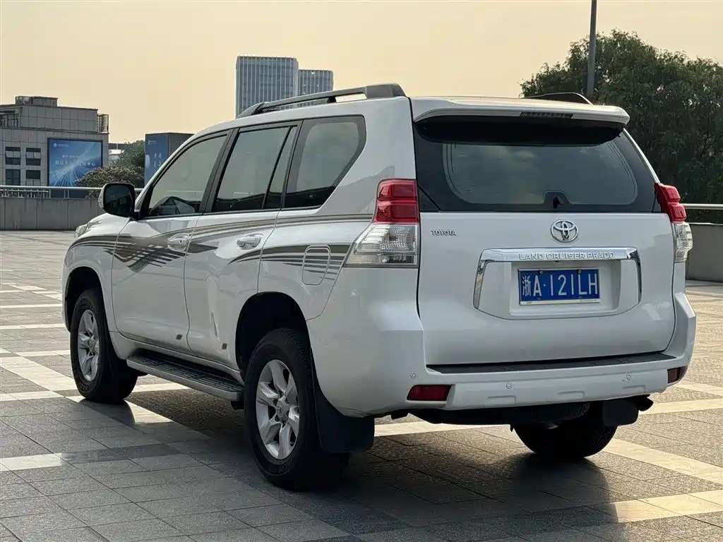 Toyota Prado 2010 4.0L Automatic TX-L фото 17