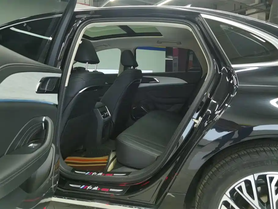 Hongqi H5 2025 2.0T Automatic Flag Celebration 500,000 Units Anniversary Edition фото 11