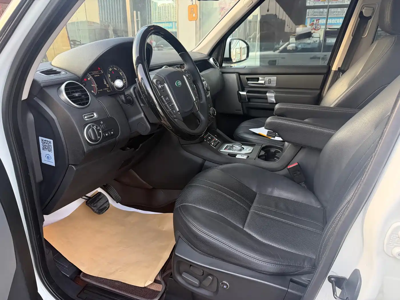 Land Rover Discovery 2017 3.0 SC V6 SE фото 12